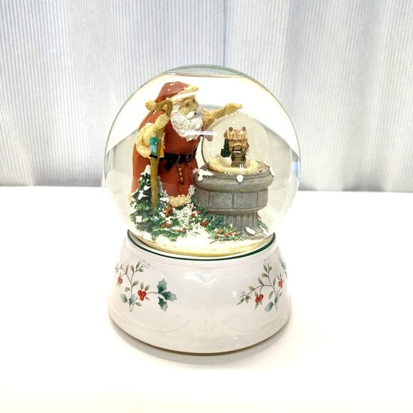 Pfaltzgraff Winterberry Santa Musical Snow Globe Play I'll Be Home For Christmas - Picture 1 of 13